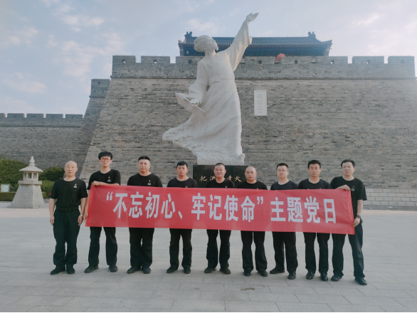 諸城守押大隊黨支部超然臺黨性教育基地開展“不忘初心、牢記使命”現場教學活動405.png